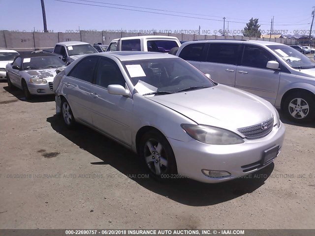 4T1BE32K04U826979 - 2004 TOYOTA CAMRY LE/XLE/SE ვერცხლისფერი ფოტო 1