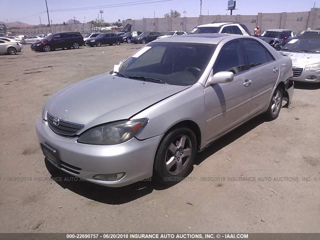 4T1BE32K04U826979 - 2004 TOYOTA CAMRY LE/XLE/SE ვერცხლისფერი ფოტო 2