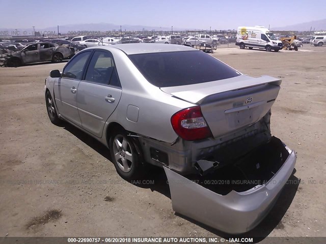 4T1BE32K04U826979 - 2004 TOYOTA CAMRY LE/XLE/SE ვერცხლისფერი ფოტო 3