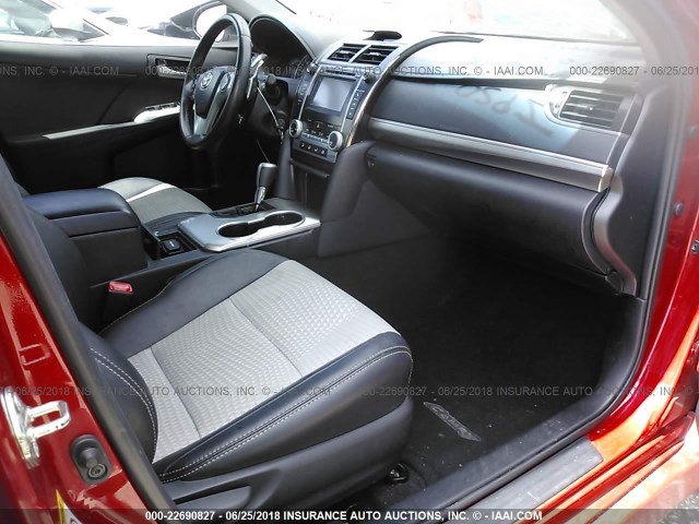 4T1BF1FK8DU726253 - 2013 TOYOTA CAMRY L/SE/LE/XLE 红色 照片 5