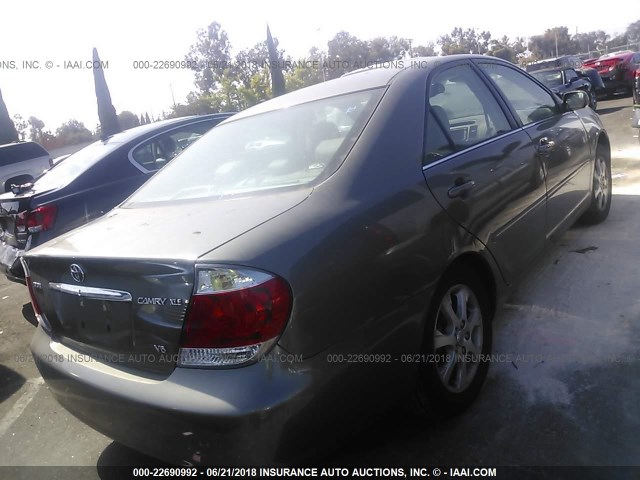 4T1BF32K25U591564 - 2005 TOYOTA CAMRY LE/XLE/SE ნაცრისფერი ფოტო 4