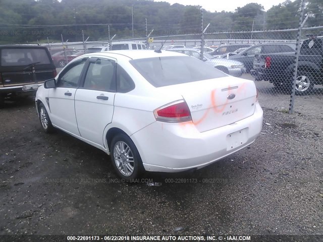 1FAHP35N28W126508 - 2008 FORD FOCUS SE/SEL/SES WHITE photo 3