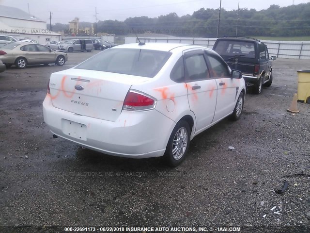 1FAHP35N28W126508 - 2008 FORD FOCUS SE/SEL/SES WHITE photo 4