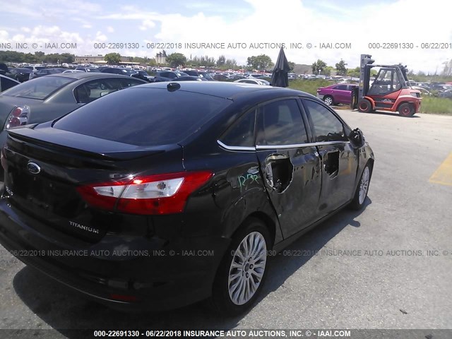 1FAHP3J28CL270876 - 2012 FORD FOCUS TITANIUM BLACK photo 4