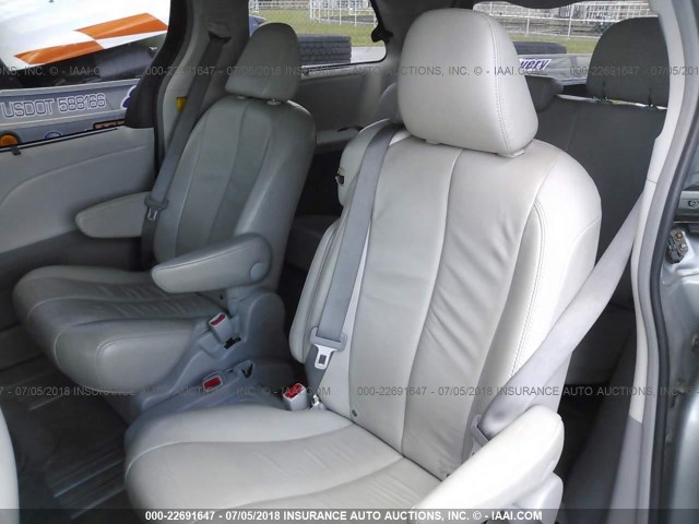 5TDYK3DC6DS308585 - 2013 TOYOTA SIENNA XLE/LIMITED SILVER photo 8