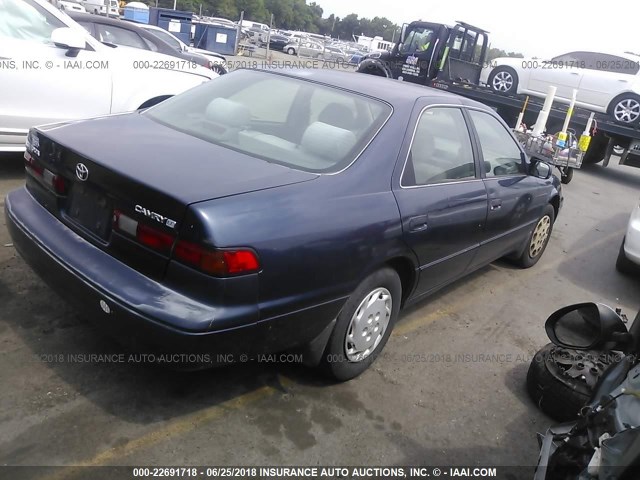 4T1BG22K0WU293717 - 1998 TOYOTA CAMRY CE/LE/XLE Navy photo 4