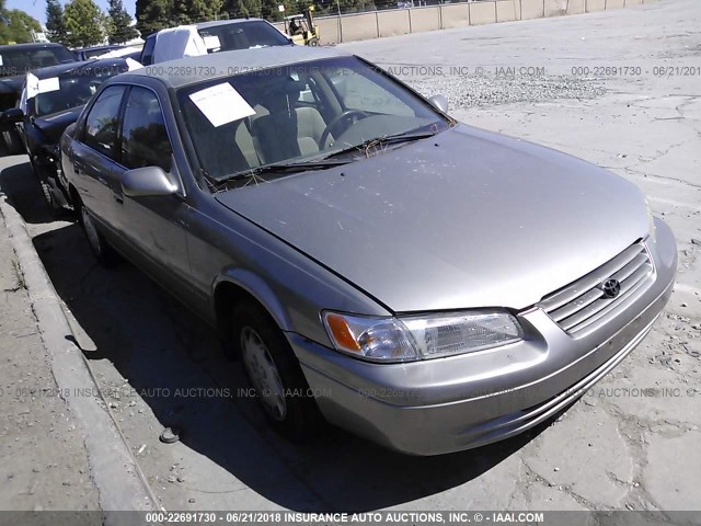 JT2BG22KXX0370342 - 1999 TOYOTA CAMRY LE/XLE 金色 照片 1