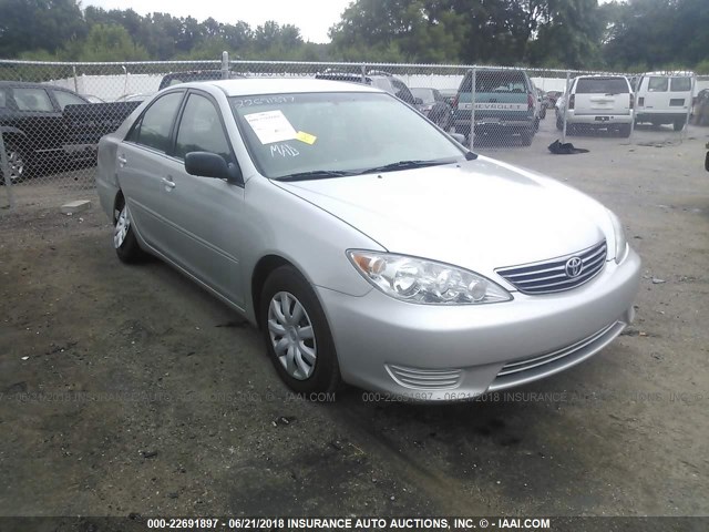 4T1BE32K85U016890 - 2005 TOYOTA CAMRY LE/XLE/SE ვერცხლისფერი ფოტო 1
