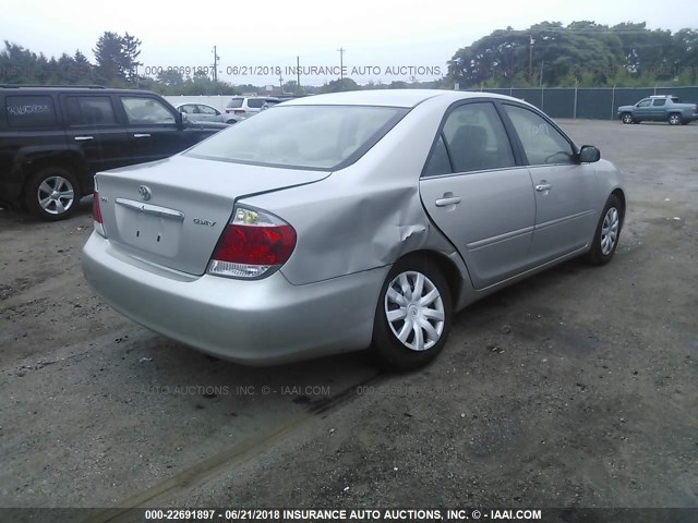 4T1BE32K85U016890 - 2005 TOYOTA CAMRY LE/XLE/SE ვერცხლისფერი ფოტო 4