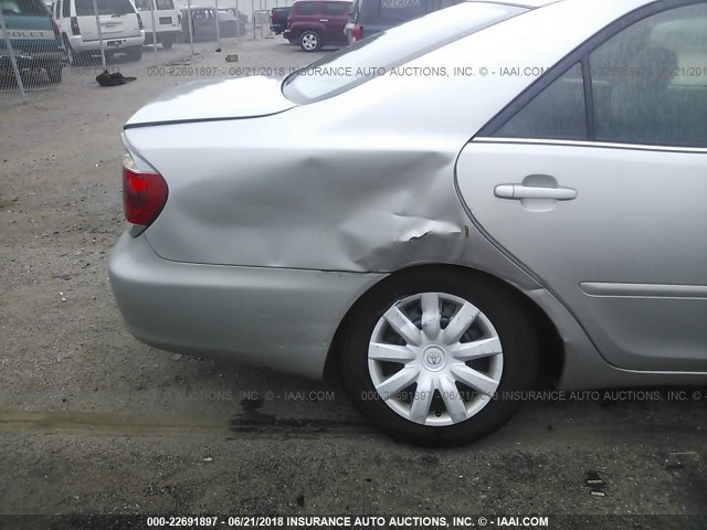4T1BE32K85U016890 - 2005 TOYOTA CAMRY LE/XLE/SE ვერცხლისფერი ფოტო 6