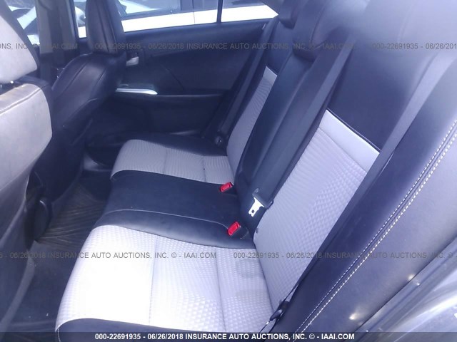 4T1BF1FK5EU359300 - 2014 TOYOTA CAMRY L/SE/LE/XLE ნაცრისფერი ფოტო 8