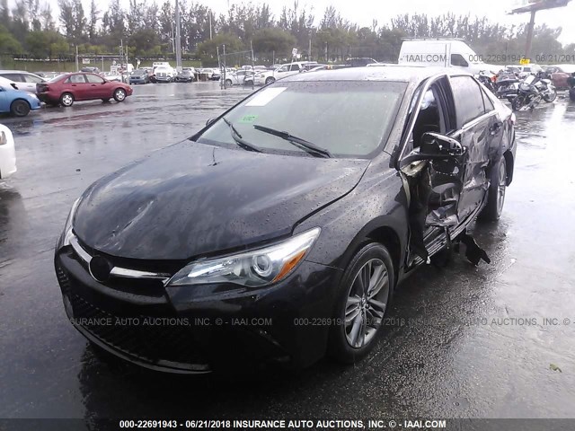 4T1BF1FK8GU251692 - 2016 TOYOTA CAMRY LE/XLE/SE/XSE BLACK photo 2