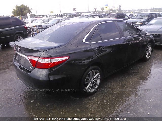 4T1BF1FK8GU251692 - 2016 TOYOTA CAMRY LE/XLE/SE/XSE BLACK photo 4