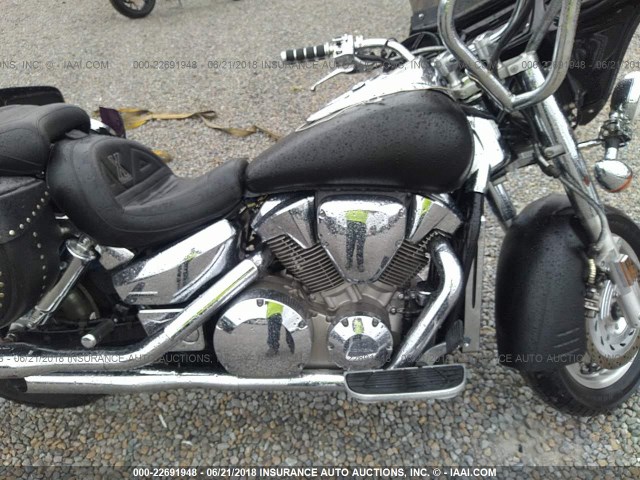 1HFSC52345A209205 - 2005 HONDA VTX1300 R 黑色 照片 8