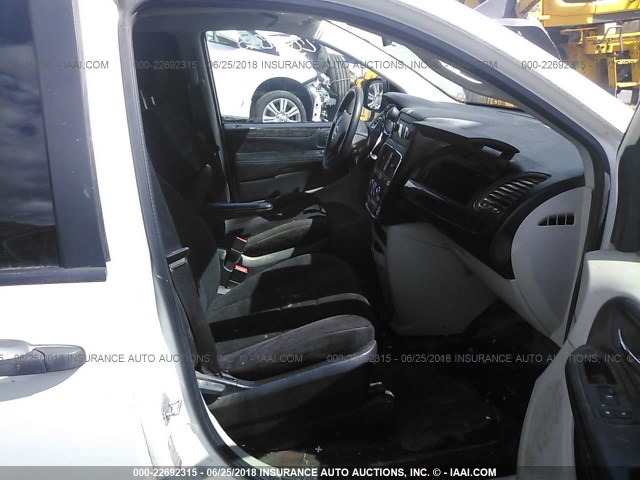 2D4JN1AG5BR618367 - 2011 DODGE GRAND CARAVAN C/V WHITE photo 5