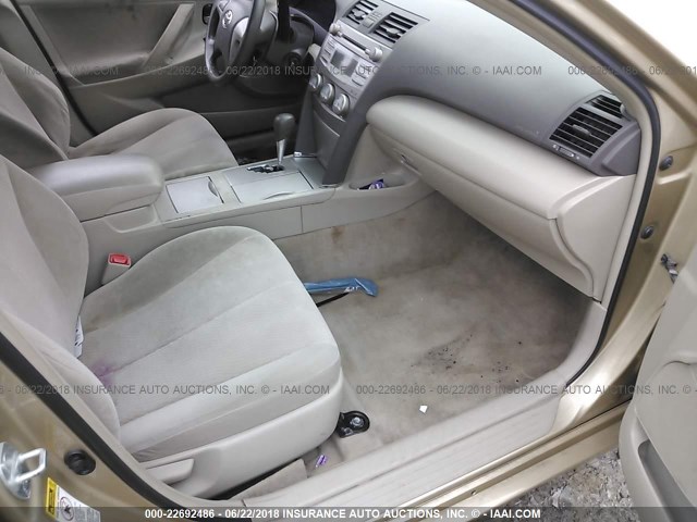 4T1BF3EK0BU170658 - 2011 TOYOTA CAMRY SE/LE/XLE ოქროსფერი ფოტო 5