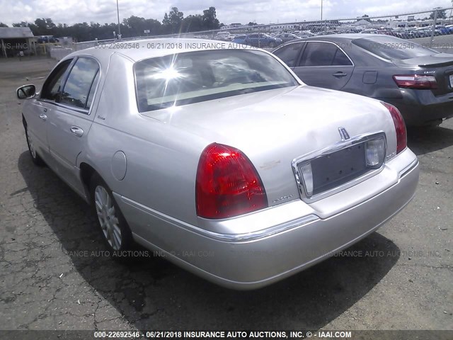 1LNHM81W73Y652916 - 2003 LINCOLN TOWN CAR EXECUTIVE Gold Foto 3