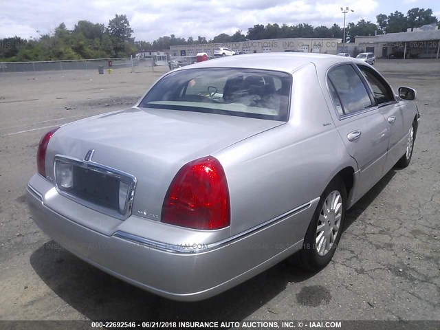 1LNHM81W73Y652916 - 2003 LINCOLN TOWN CAR EXECUTIVE Gold Foto 4