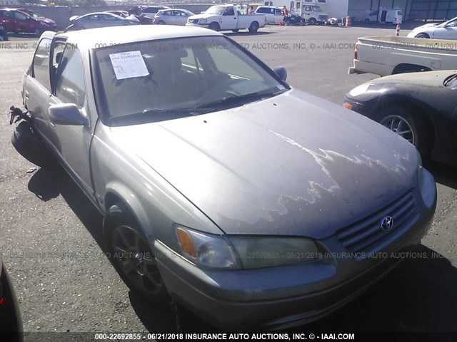 JT2BF22K6W0143988 - 1998 TOYOTA CAMRY CE/LE/XLE SILVER photo 1