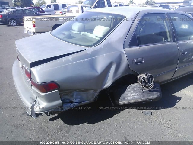 JT2BF22K6W0143988 - 1998 TOYOTA CAMRY CE/LE/XLE SILVER photo 6