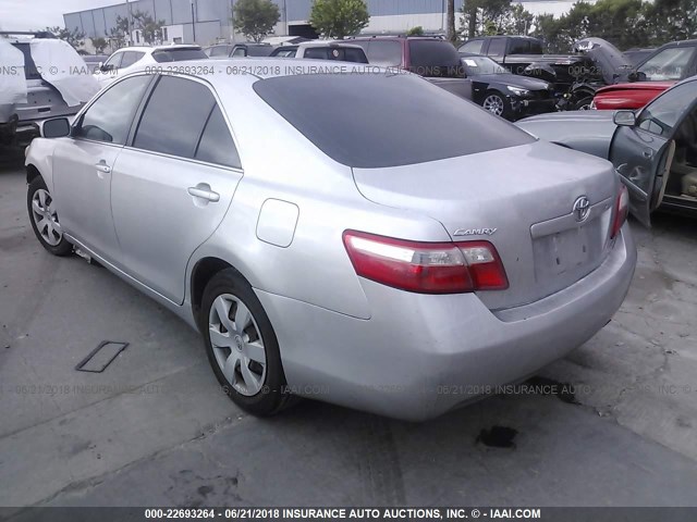 4T4BE46K09R092308 - 2009 TOYOTA CAMRY SE/LE/XLE SILVER photo 3