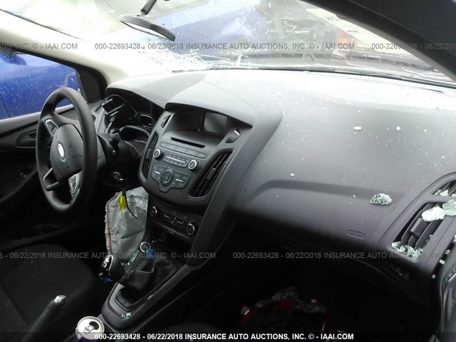 1FADP3E23HL344558 - 2017 FORD FOCUS S GRAY photo 5