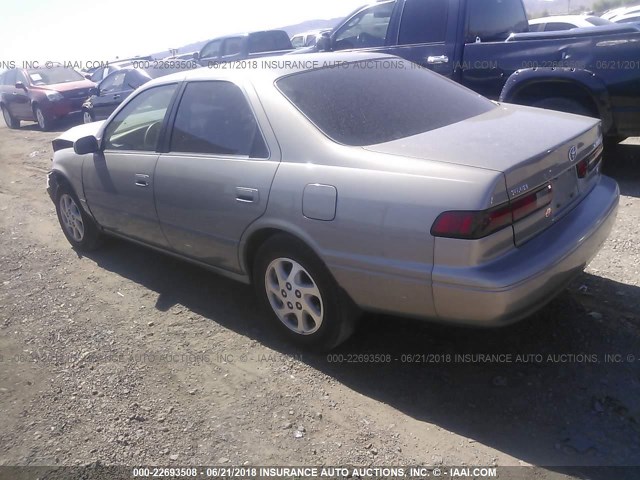 JT2BF22KXX0154638 - 1999 TOYOTA CAMRY LE/XLE GREEN photo 3