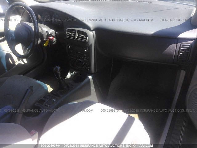 1G8ZR12701Z107845 - 2001 SATURN SC2 BLUE photo 5