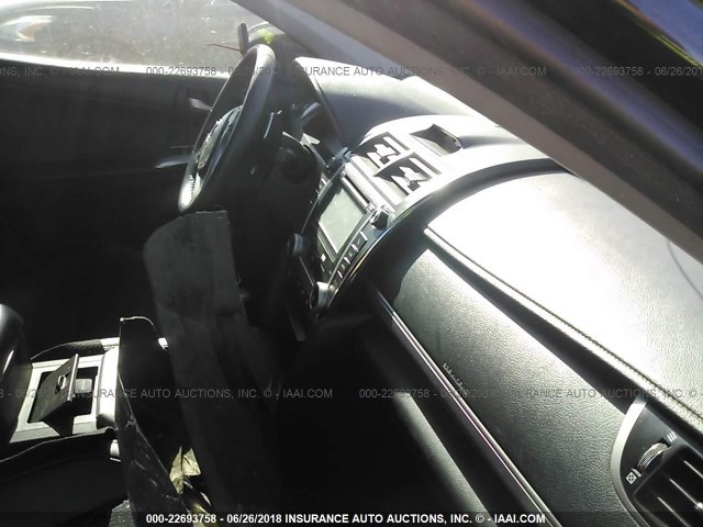 4T1BF1FK5CU057342 - 2012 TOYOTA CAMRY SE/LE/XLE BLACK photo 5