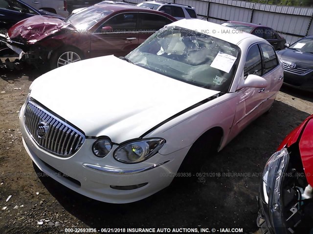 2G4WC582181156564 - 2008 BUICK LACROSSE CX WHITE photo 2