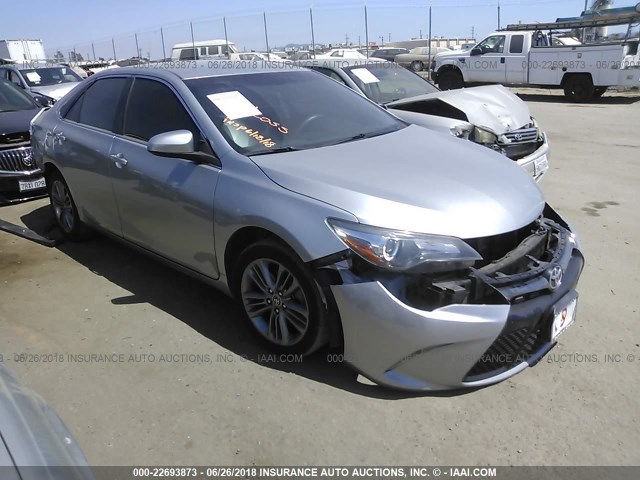 4T1BF1FKXGU535440 - 2016 TOYOTA CAMRY LE/XLE/SE/XSE 银色 照片 1