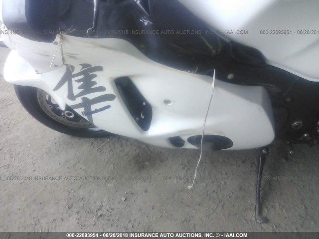 JS1GW71A072103800 - 2007 SUZUKI GSX1300 RZ WHITE photo 9