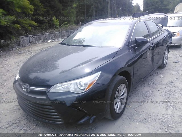 4T4BF1FK3GR553803 - 2016 TOYOTA CAMRY LE/XLE/SE/XSE 灰色 照片 2