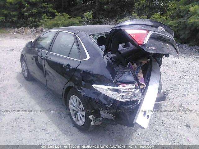 4T4BF1FK3GR553803 - 2016 TOYOTA CAMRY LE/XLE/SE/XSE 灰色 照片 3