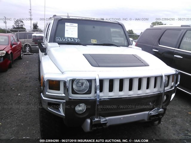 5GTEN13L588174056 - 2008 HUMMER H3 ALPHA WHITE photo 6