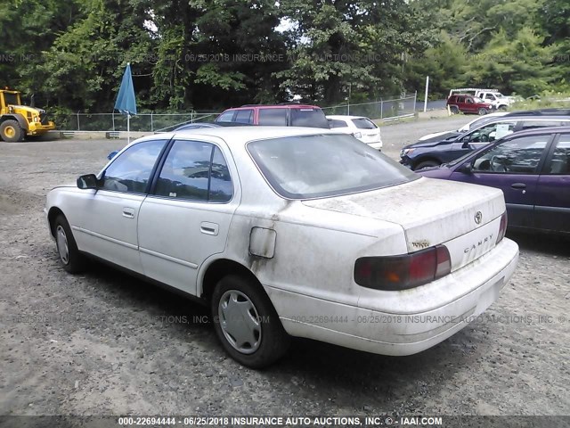 4T1BG12K3TU697259 - 1996 TOYOTA CAMRY DX/LE/XLE WHITE photo 3