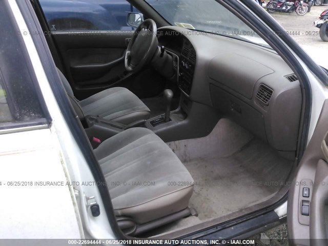 4T1BG12K3TU697259 - 1996 TOYOTA CAMRY DX/LE/XLE WHITE photo 5