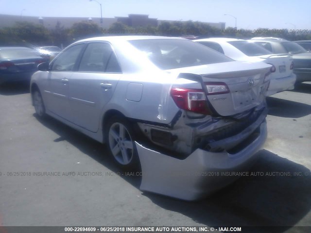4T1BF1FK5EU370751 - 2014 TOYOTA CAMRY L/SE/LE/XLE 银色 照片 3