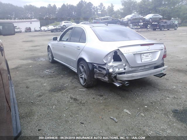WDBUF77X98B267910 - 2008 MERCEDES-BENZ E 63 AMG 银色 照片 3