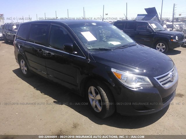 2V4RW3D10AR281725 - 2010 VOLKSWAGEN ROUTAN SE BLACK photo 1