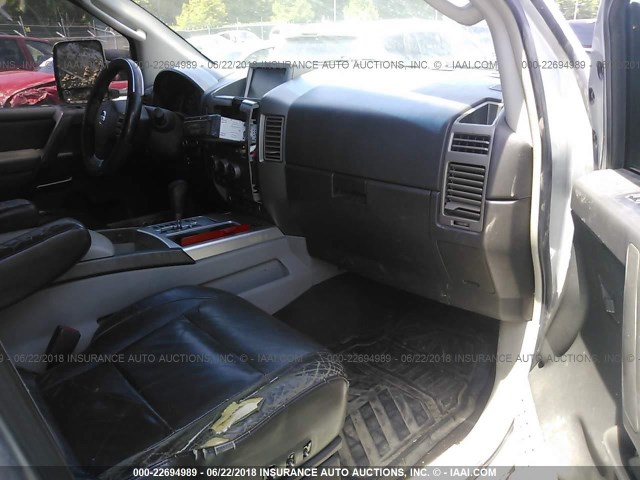 1N6AA07A24N563511 - 2004 NISSAN TITAN XE/SE/LE SILVER photo 5