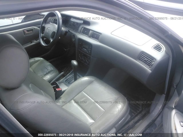4T1BG28K6XU564126 - 1999 TOYOTA CAMRY CE/LE/XLE 棕色 照片 5