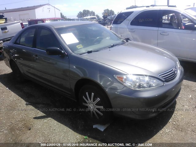 JTDBE32K663059880 - 2006 TOYOTA CAMRY LE/XLE BROWN photo 1