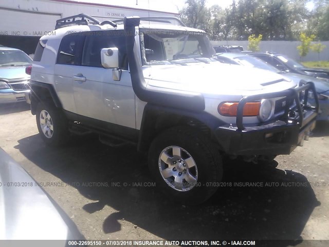 JTEBU11F070074112 - 2007 TOYOTA FJ CRUISER SILVER photo 1