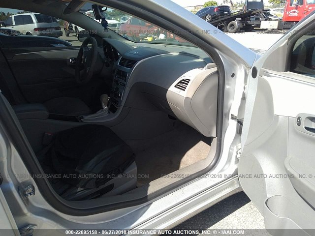 1G1ZA5EU0CF368623 - 2012 CHEVROLET MALIBU LS 银色 照片 5