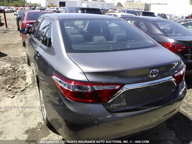 4T4BF1FK8FR469345 - 2015 TOYOTA CAMRY LE/XLE/SE/XSE BROWN photo 3