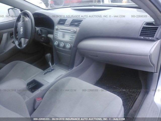 4T1BE46K07U033900 - 2007 TOYOTA CAMRY NEW GENERAT CE/LE/XLE/SE SILVER photo 5