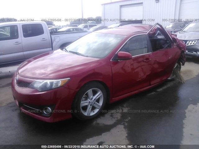 4T1BF1FK8EU817167 - 2014 TOYOTA CAMRY L/SE/LE/XLE RED photo 2