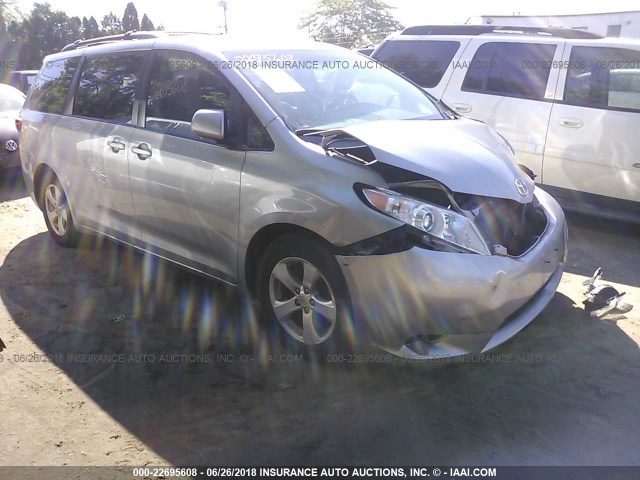 5TDKK3DC6FS551242 - 2015 TOYOTA SIENNA LE SILVER photo 1