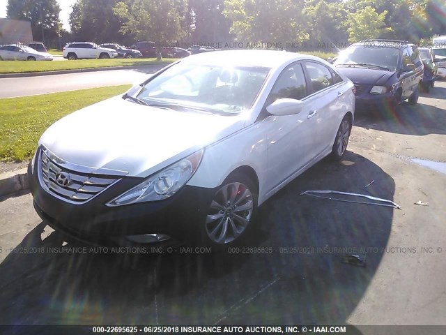 5NPEC4AC8BH300520 - 2011 HYUNDAI SONATA SE/LIMITED WHITE photo 2